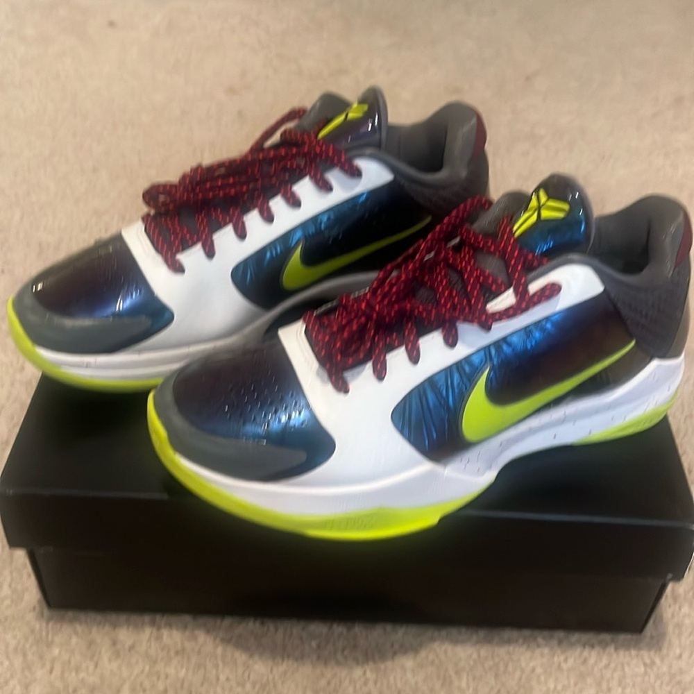 Men’s size 7 Kobe V Protro